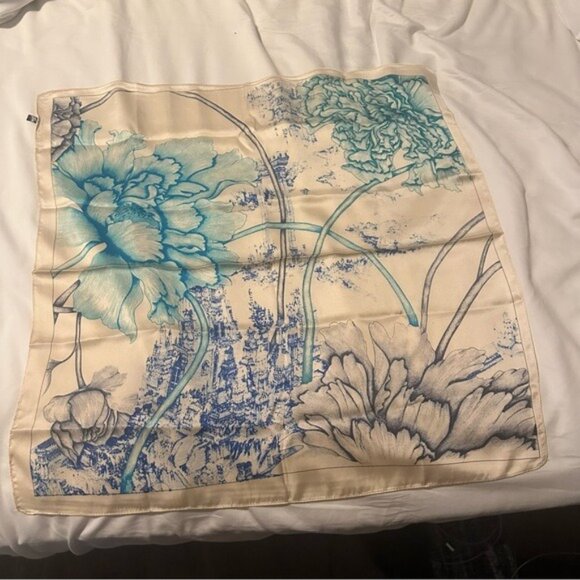 Satin Scarf Women neckerchief Shawl Floral Scene 21"x21" peony-style blooms - Picture 3 of 13